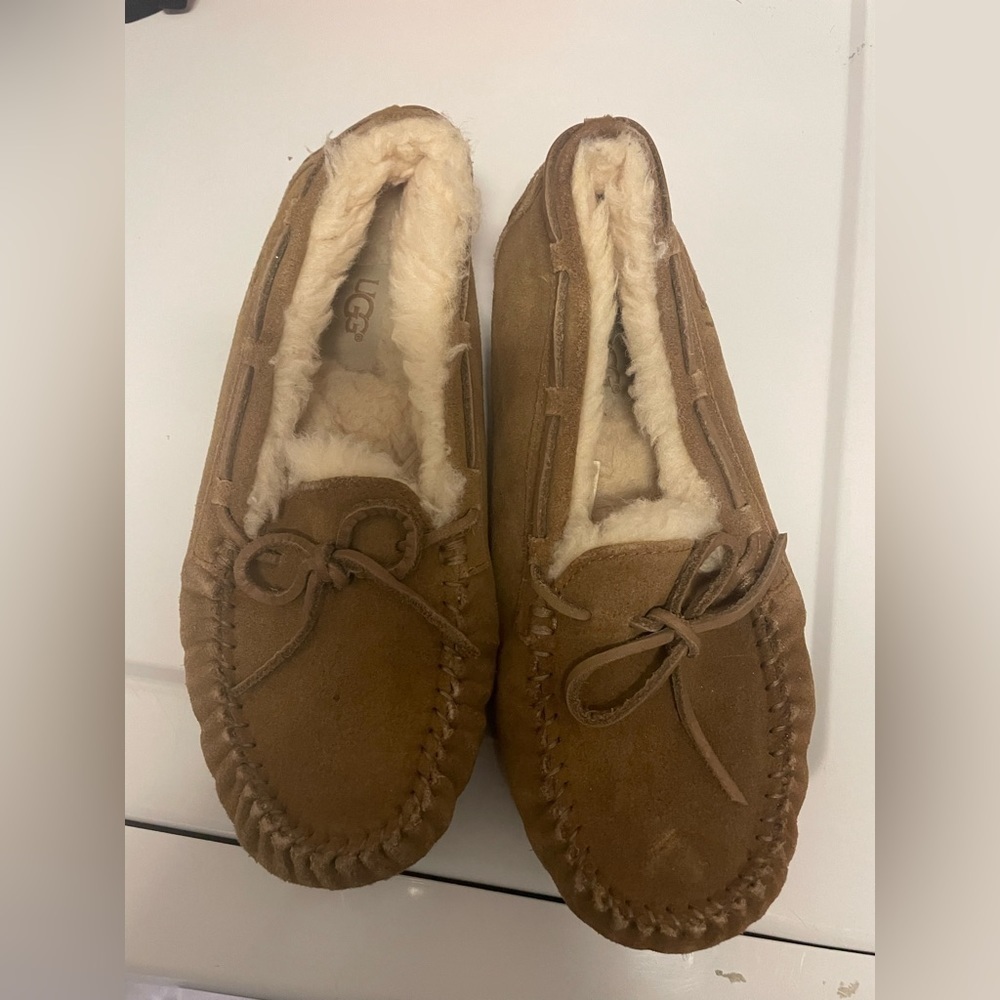 Ugg kids slippers size 3
